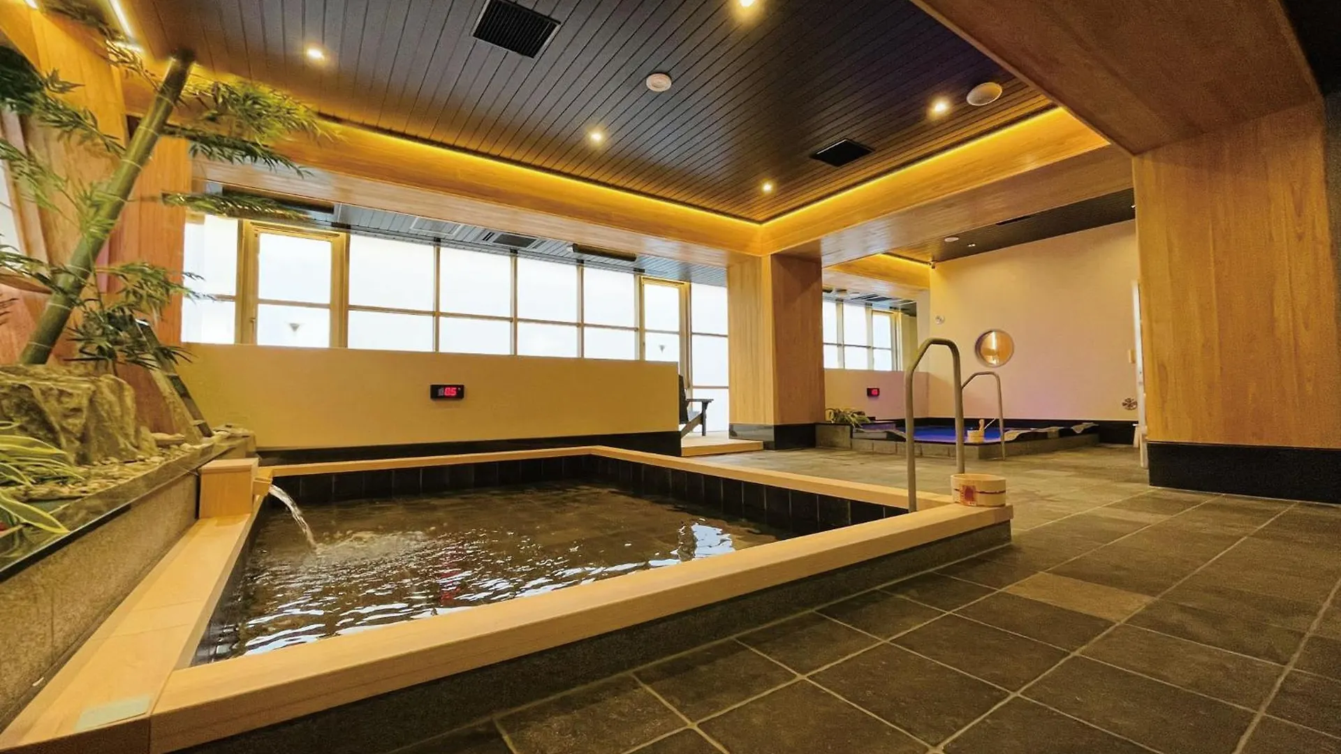 Отель Capsle Hatago Akasaka Spablic Inn Токио